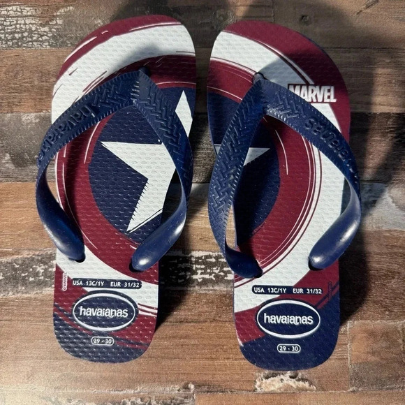 NWOT Kids Havaianas Marvel Captain America Flip Flops Size 13C - Picture 1 of 4